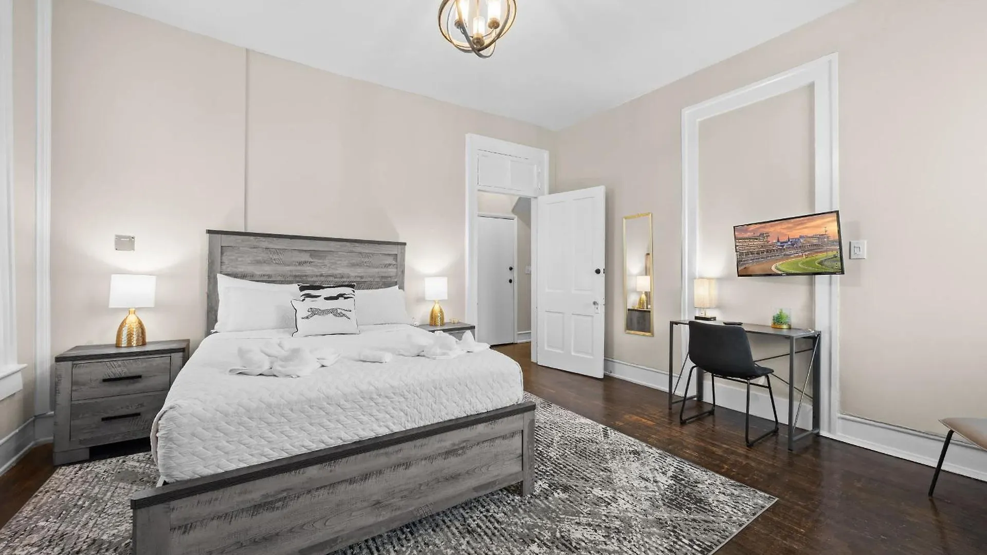 Дом отдыха Charming 7Br Home Bourbon Trail & Attractions Луисвилл США